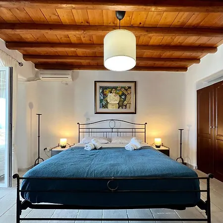 Cycladic Style Maisonette With Staggering Sea View Holiday home *